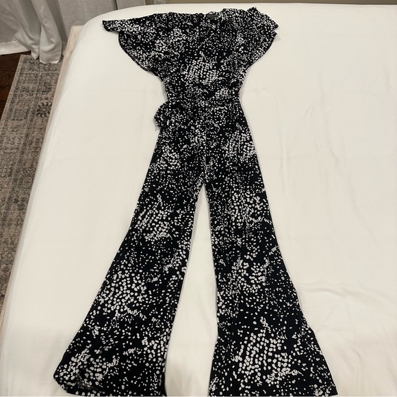 EUC The Limited Black/White Jumpsuit Womens SP - Picture 1 of 8